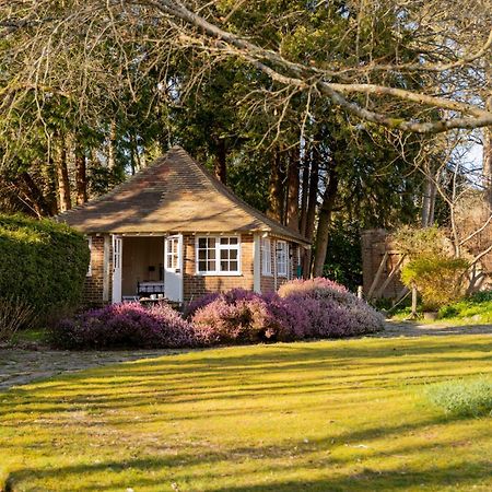 Old Mill Lodge By Huluki Sussex Stays Hurstpierpoint Exterior foto