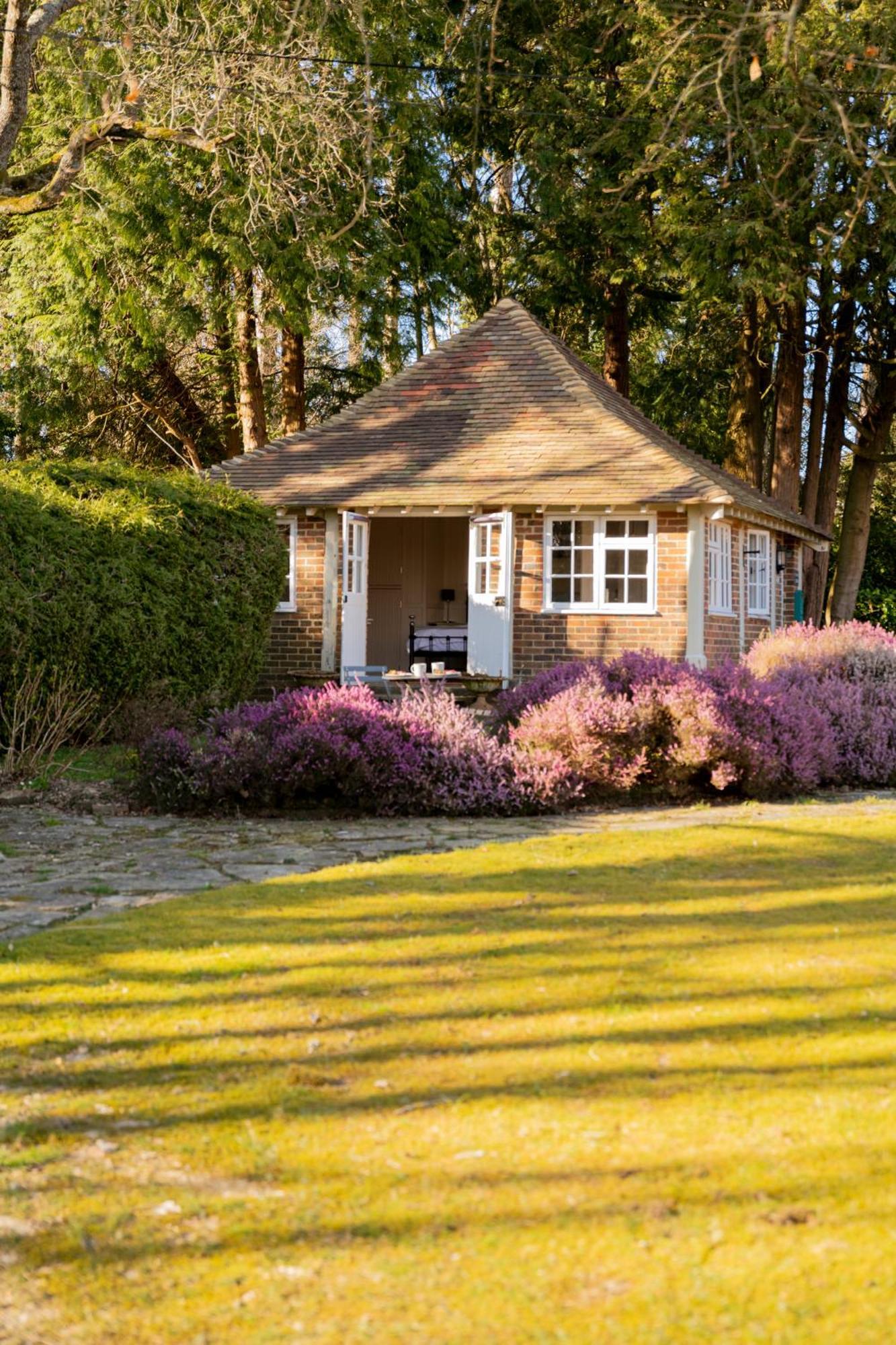 Old Mill Lodge By Huluki Sussex Stays Hurstpierpoint Exterior foto