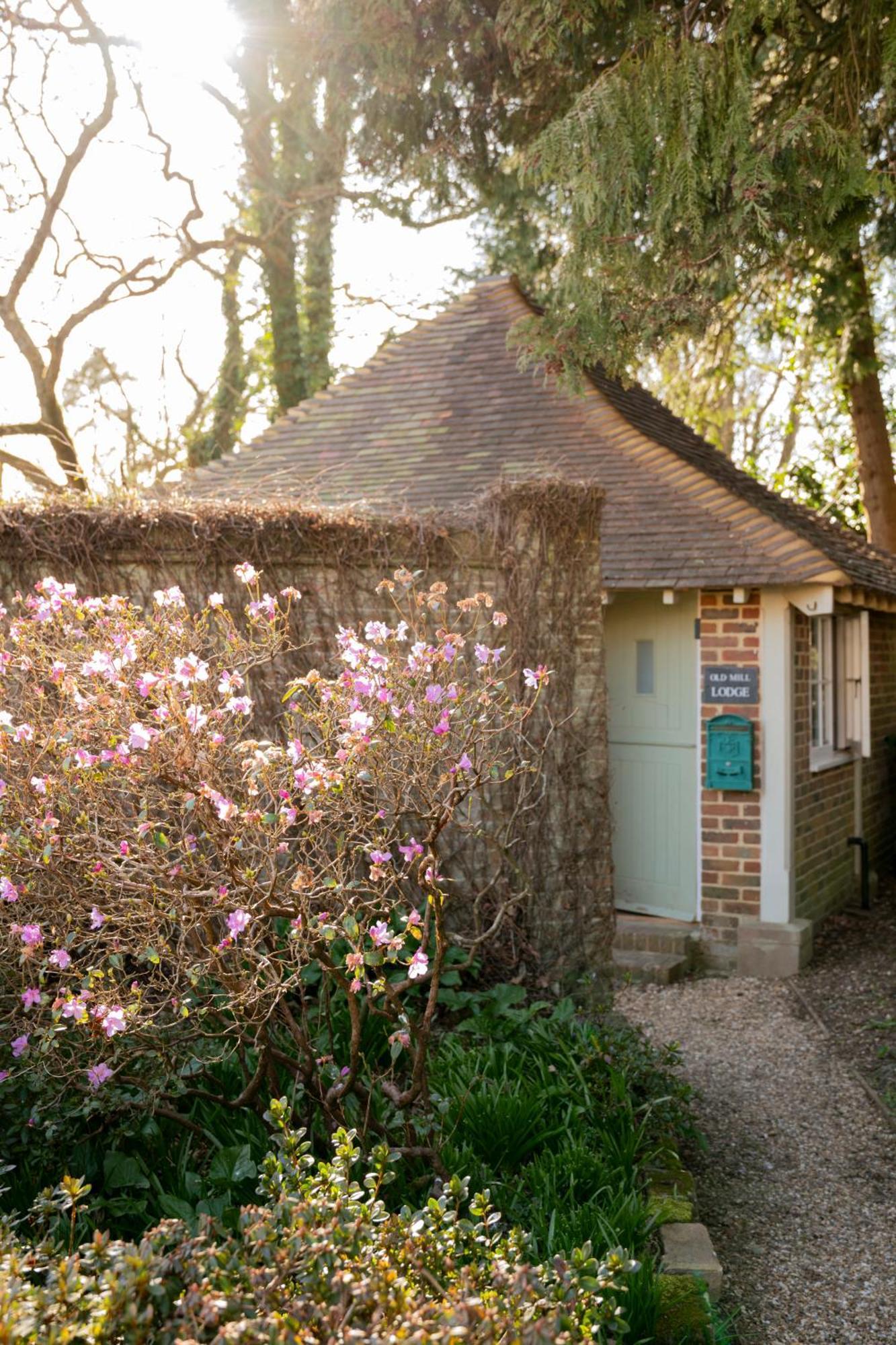 Old Mill Lodge By Huluki Sussex Stays Hurstpierpoint Exterior foto