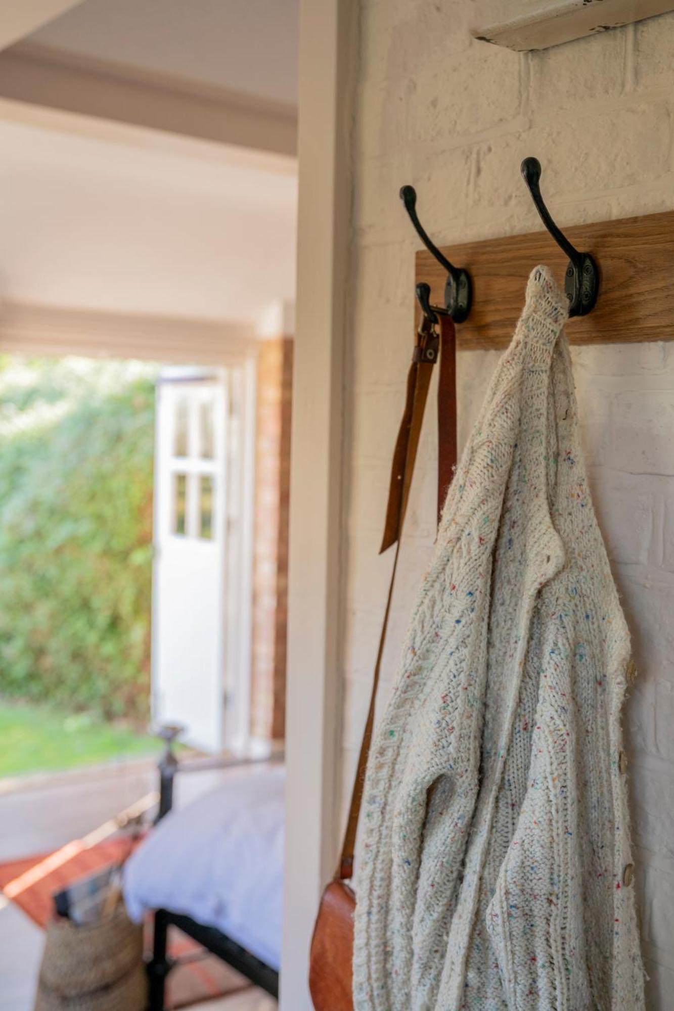 Old Mill Lodge By Huluki Sussex Stays Hurstpierpoint Exterior foto